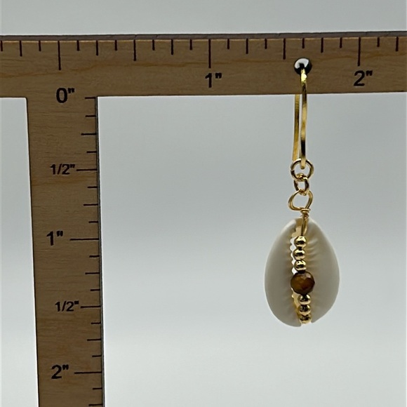 2357- Handmade Shell Dangle Earrings NWT - Picture 3 of 5